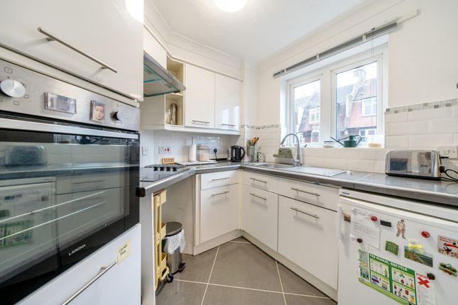 6 Bentley Court,, Whitburn Road, London photo 4