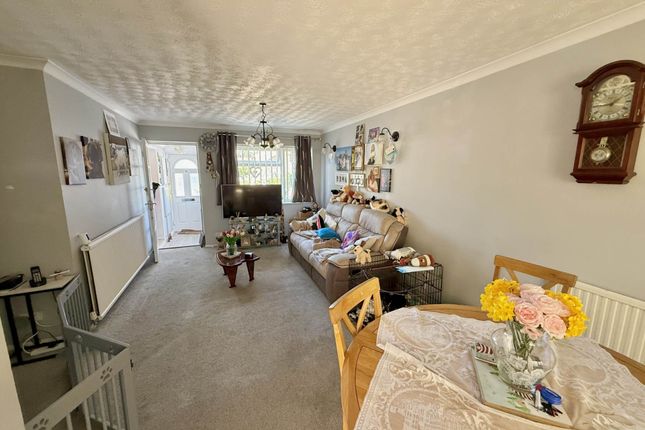 20, Broomfield Road, Bordon photo 4