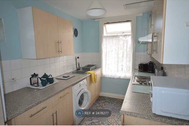 Kitchen With Space For Washer &amp; Fridge Freezer