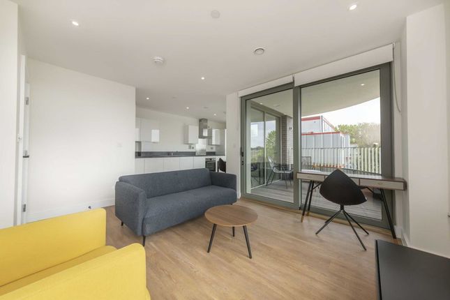 Thumbnail Flat to rent in Green Street, London