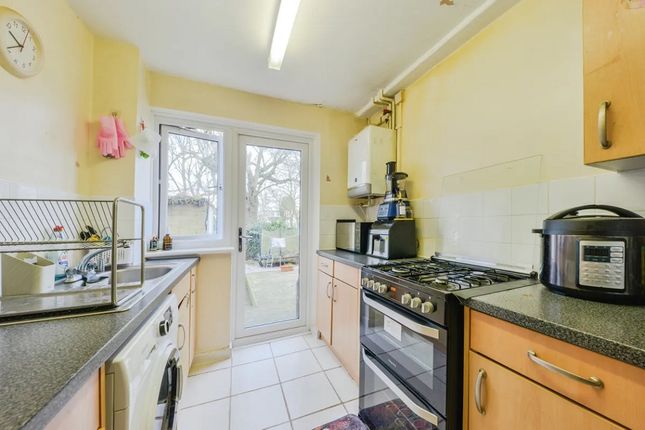 35s, Fallowfield, Stevenage photo 4