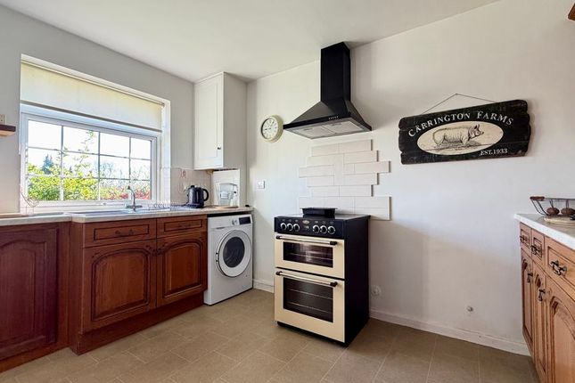 4, Watermead, Chard photo 3