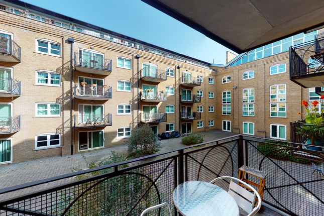 Thumbnail Flat to rent in Western Gateway, London