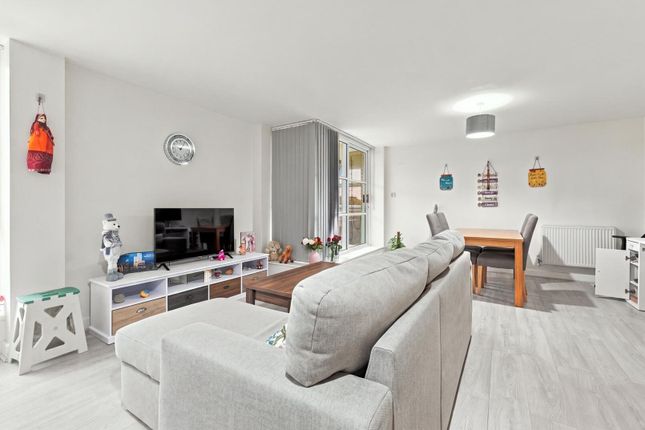 38, Barrier Point Road, London photo 4