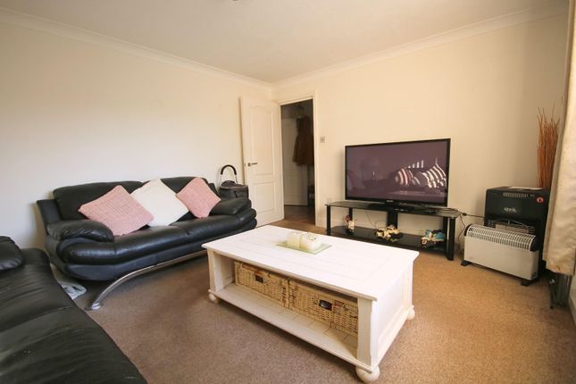 Flat 6, Bramley Court, New Road, Feltham photo 4