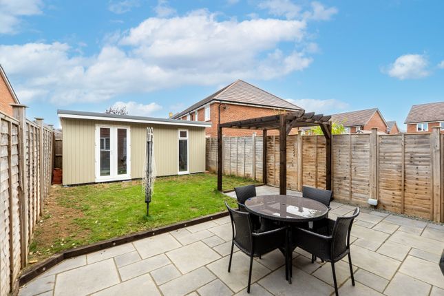 21, Bellenger Way, Carterton photo 2