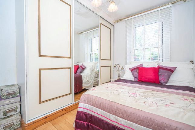 Flat for sale in North Hill, Highgate, London