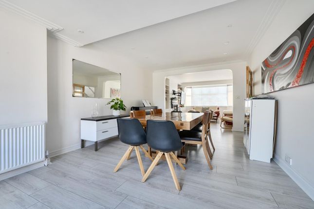 7, Wolstonbury, Woodside Park photo 4