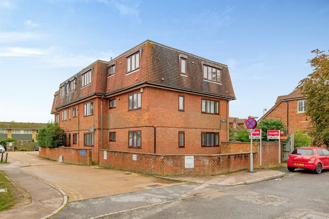 Thumbnail Flat for sale in Brighton Road, Salfords, Redhill