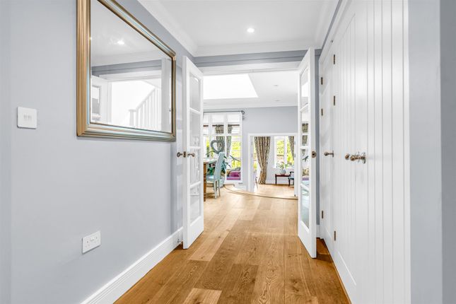 3 Devey Way, Goldings, Hertford photo 2