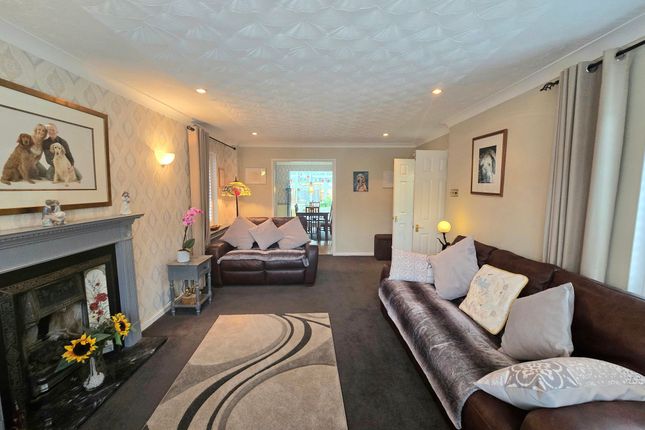 24 Llys Briallen, Bridgend photo 5