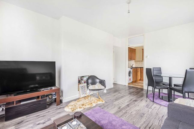 54, Strathdon Drive, London photo 4