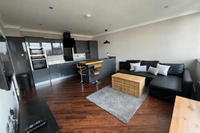 Flat to rent in Essex House, Hull