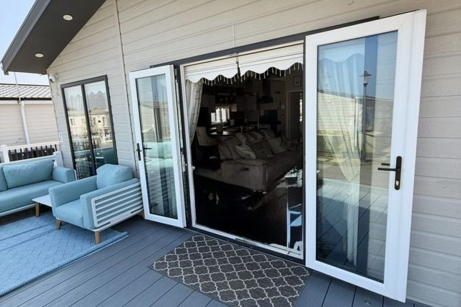 2-bed caravan on PS-1523641 - Seaview Holiday Park, St Johns Road, Whistable, £120,000