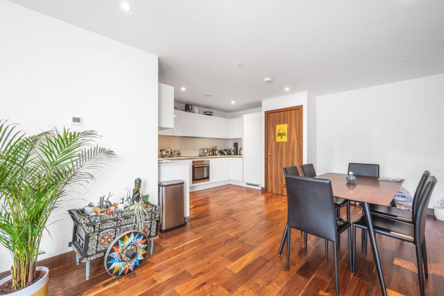 Beaufort Court, West Hampstead photo 4