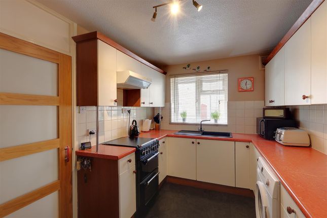 9 Nan Fan & Dobyn Place, High Street, Newent photo 4