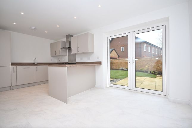 16, Sandpit Close, Northampton photo 4