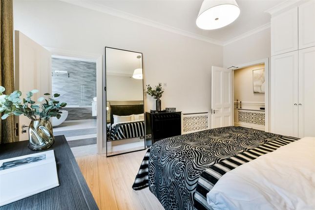 Knightsbridge Luxury  Flat 30, Wellington Court (9).Jpg