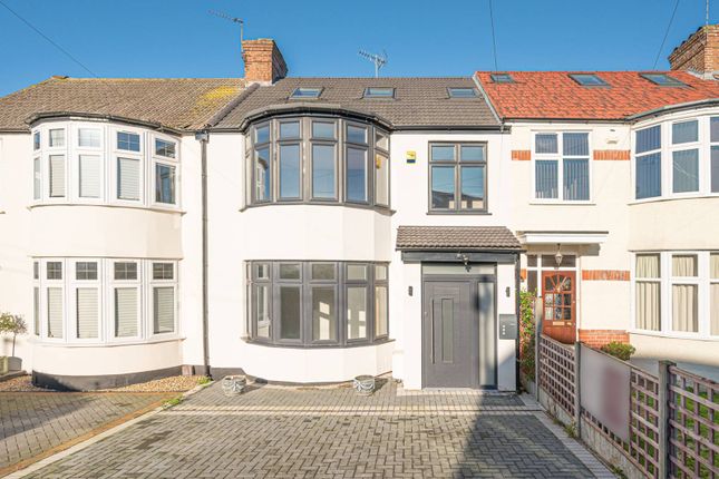 Thumbnail Detached house to rent in Windsor Drive, East Barnet, Barnet