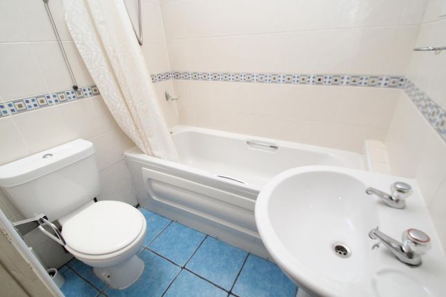 Room, 4, 19, Leeds photo 4
