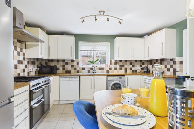 35, Orchard Way, Lower Stondon photo 3