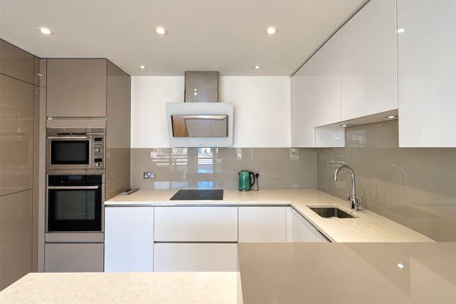 Apartment 29, Somerville Point, 305, Rotherhithe Street, London photo 4