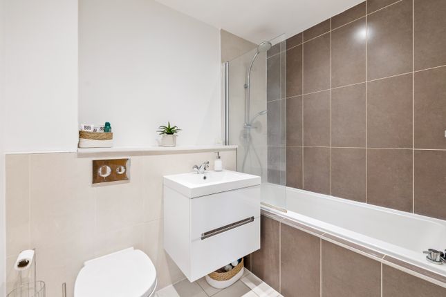 Flat for sale in Ref: Sb - Hurley Close, Banstead