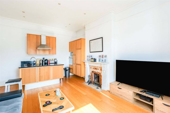 Flat 3, 17, Yarborough Road, Hampshire photo 4