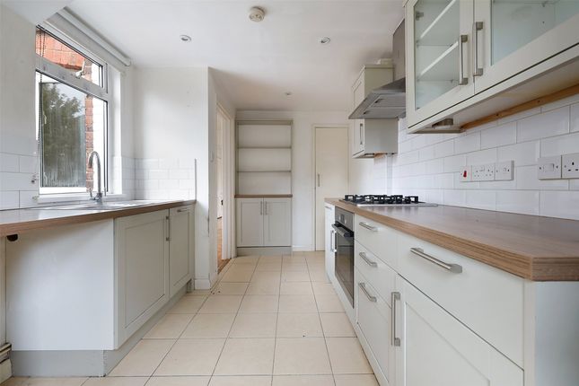 8, Myrtle Road, Surrey photo 3