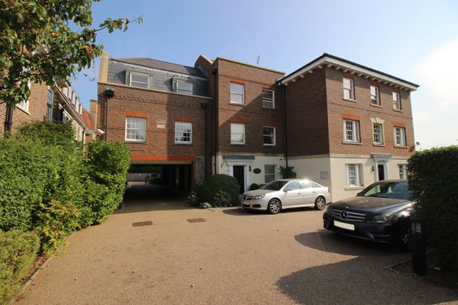 Thumbnail Flat to rent in Station Road North, Merstham