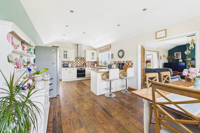4, Penarth, Looe photo 2