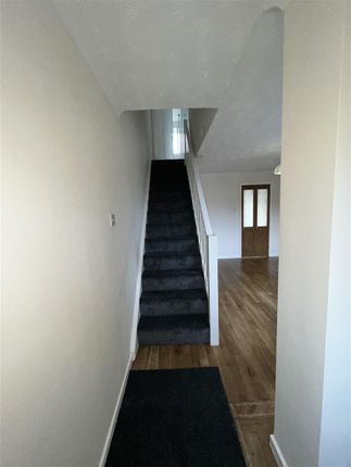 32, Forester Drive, Stalybridge photo 2