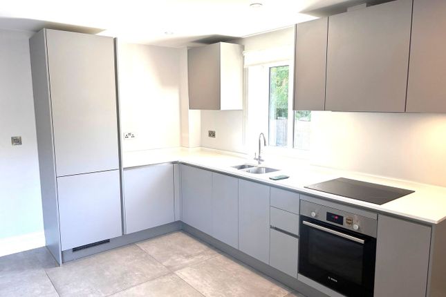 Flat 6, Brandon House, 1 Claybury, Bushey photo 3