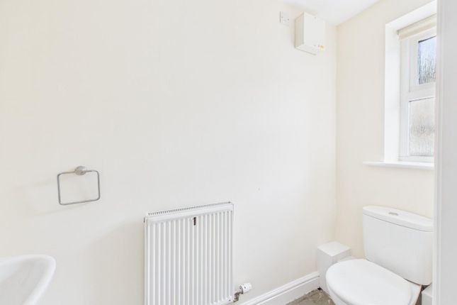 47, Pepper Hill Lea, Keighley photo 2