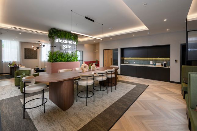 Lounge &amp; Co-Working Space