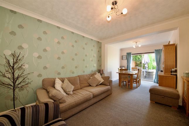 88, Beccles Drive, Barking photo 4