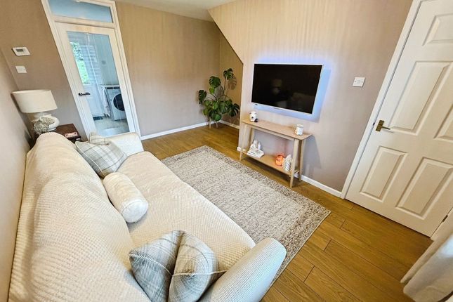 10 Perivale Way, Stourbridge photo 2