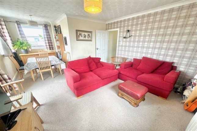 Flat to rent in Brook Court, Maybush