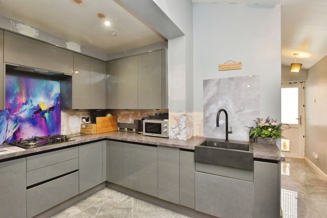 24, Cosgrove Road, Milton Keynes photo 5