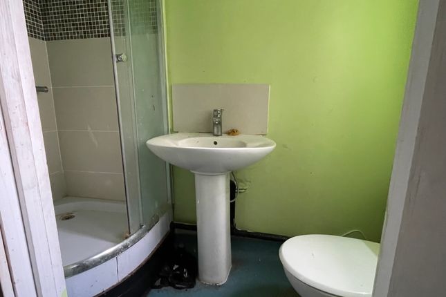 Room to rent in High Street, West Bromwich