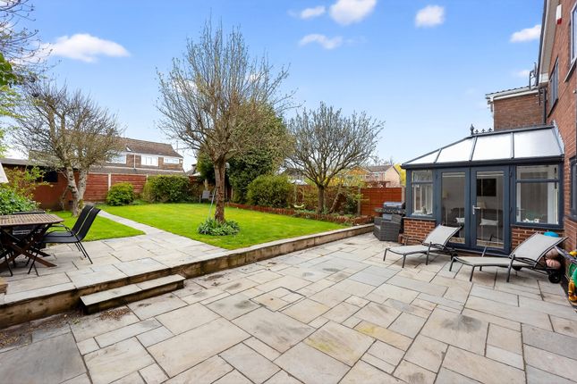 8, Harold Avenue, Dukinfield photo 2