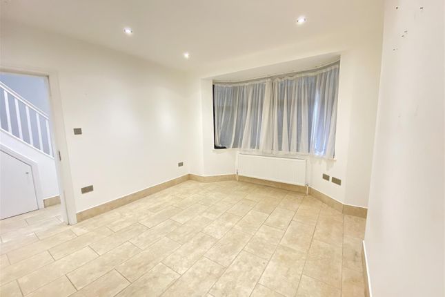 86, Deans Lane, Edgware photo 4