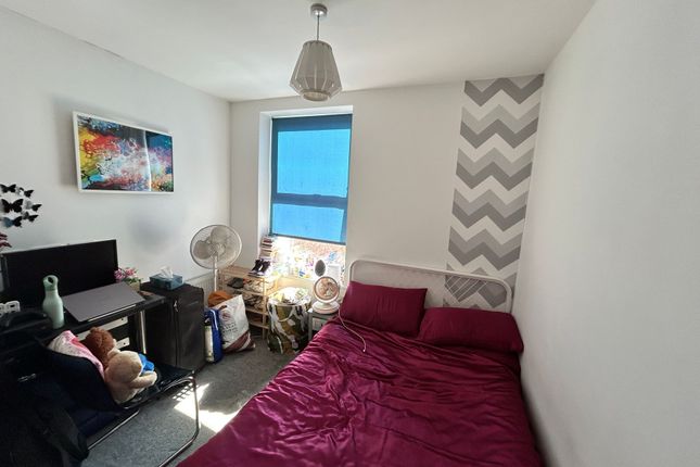 Room 4, 18,, Bicester Road, Aylesbury photo 3