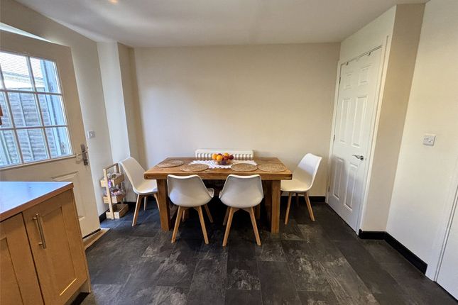 31, Deneb Drive, Swindon photo 4