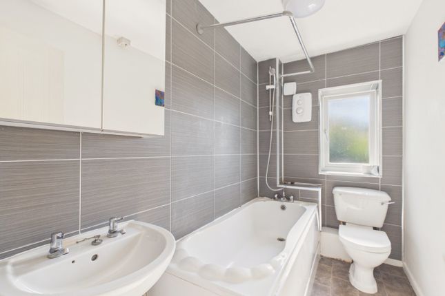 38 Charlestown Way, Hull, Hu9 1pj photo 3