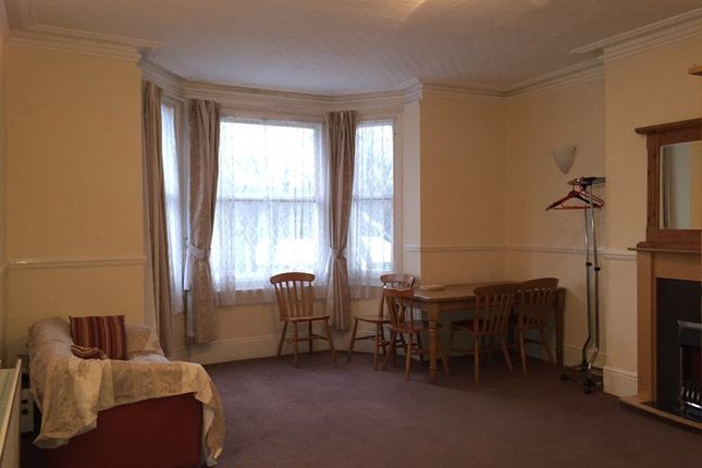 Flat to rent in Springfield Road, Brighton BN1