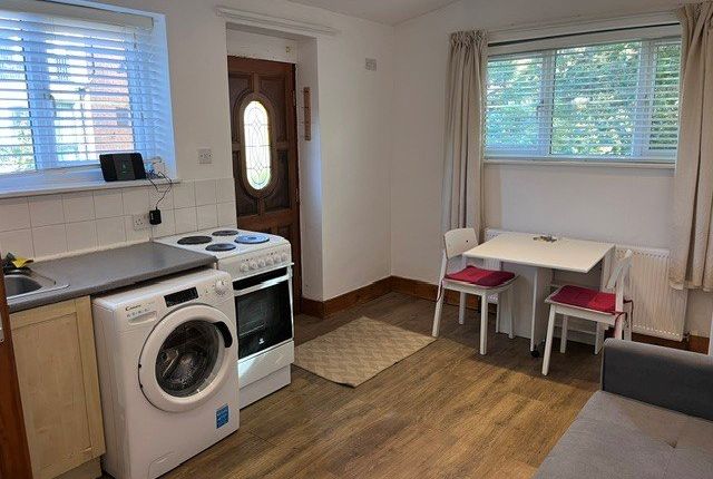 The Studio Flat, 57, St Margarets Avenue, Whetstone photo 2
