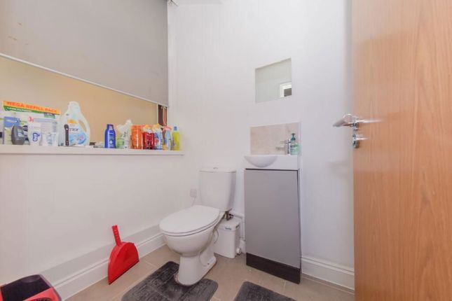 Apartment 6 - 4, James Street, Bradford photo 5