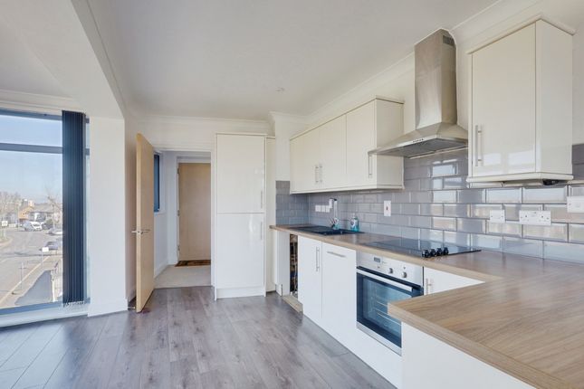 Flat FLAT 8, BELFAIRS POINT, 277, Eastwood Road North, Leigh-on-sea photo 3