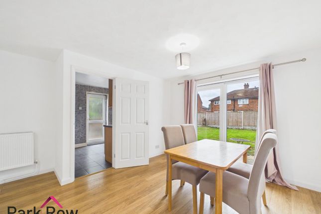 16, Wood Lea, Knottingley photo 3